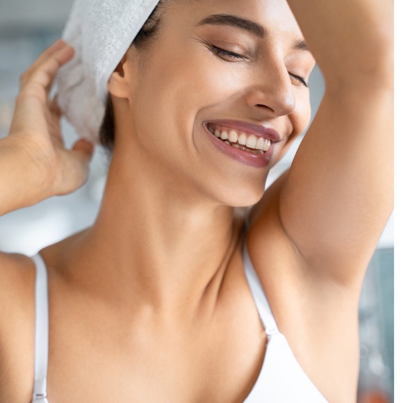 V A N I T Y Anti-Frizz Rapid Drying Hair Towel - Picture 5 of 6